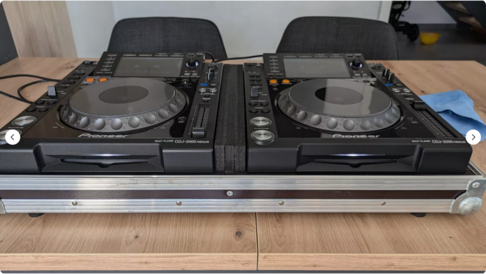 2 x Pioneer CDJ 2000 Nexus NXS incl. Doppelcase