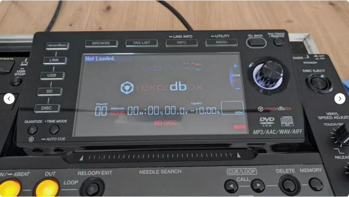 2 x Pioneer CDJ 2000 Nexus NXS incl. Doppelcase