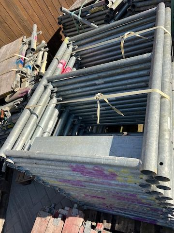 98qm Gebraucht Baugerüst Altrad MJAssco Fassadengerüst 15x6m Stahlrahmen