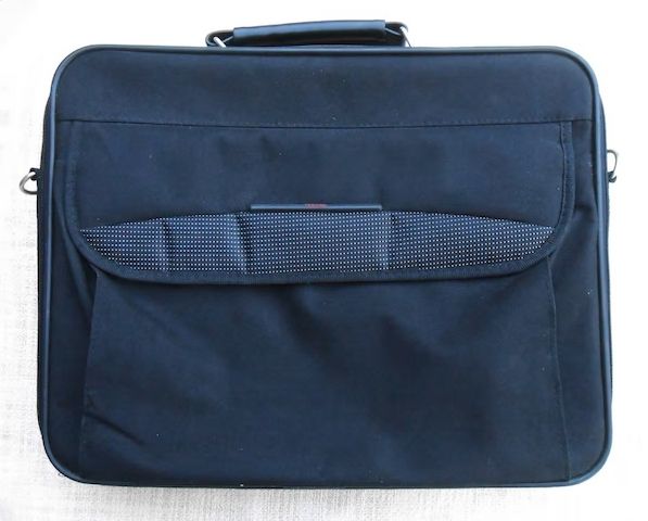 15 Zoll Notebook, FULL HD, SSD, Windows 11 mit Tasche