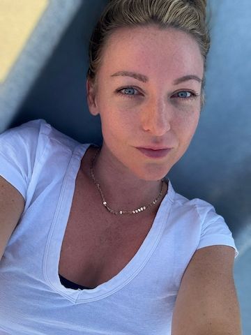 Ich bin eine liebenswerte, kultivierte und leidenschaftliche Frau.