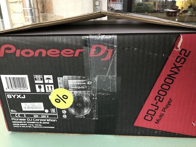 DJ Set inkl. Pioneer DJM V10 und 2x Pioneer CDJ 3000, gebraucht