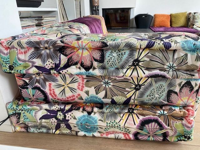 Ein sehr schönes Mah Jong Sofa - von Roche Bobois -im Missoni-Stoff!