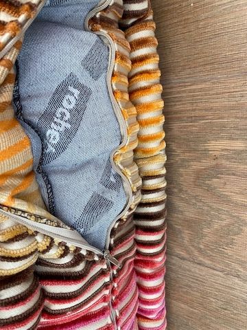 Ein sehr schönes Mah Jong Sofa - von Roche Bobois -im Missoni-Stoff!