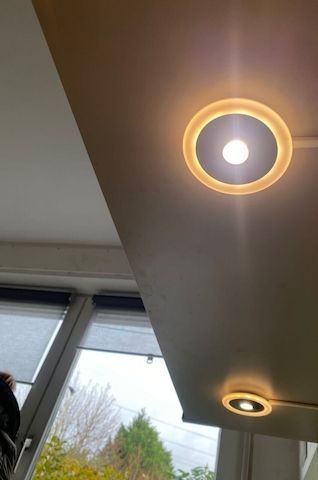 Einbauküche Nobilia-Miele Geräte-Steinplatte-Top Beleuchtung