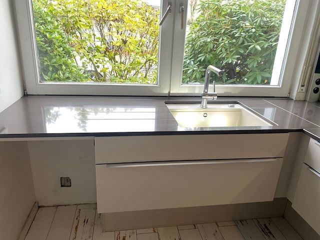 Einbauküche Nobilia-Miele Geräte-Steinplatte-Top Beleuchtung