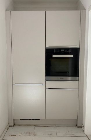 Einbauküche Nobilia-Miele Geräte-Steinplatte-Top Beleuchtung