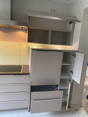 Einbauküche Nobilia-Miele Geräte-Steinplatte-Top Beleuchtung