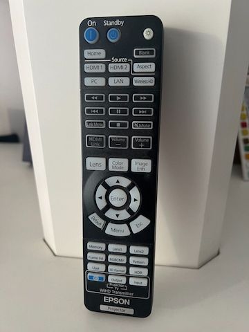 Epson EH-TW9400W 4K UltraHD HDR 3D Beamer  nur 23 Lampenstunden