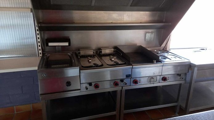 Gastroküche Imbissküche Top Zustand Firma EKU Pommeswärmer MKN 1.80m