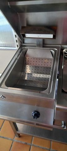 Gastroküche Imbissküche Top Zustand Firma EKU Pommeswärmer MKN 1.80m