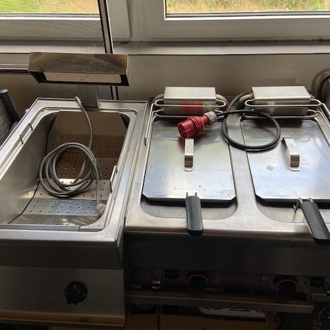 Gastroküche Imbissküche Top Zustand Firma EKU Pommeswärmer MKN 1.80m