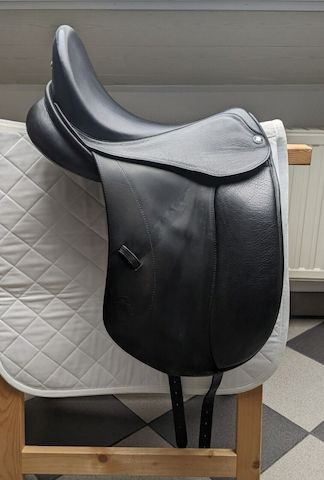 Hennig Dressursattel, schwarz, mit Klettpauschen, Hennig Dressage Saddle