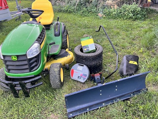 John Deere Rasentraktor X165