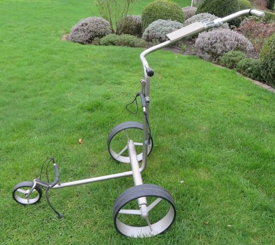 JuCad Elektro-Trolley drive 2.0 + Golftrolly elektrisch + viel Zubehör