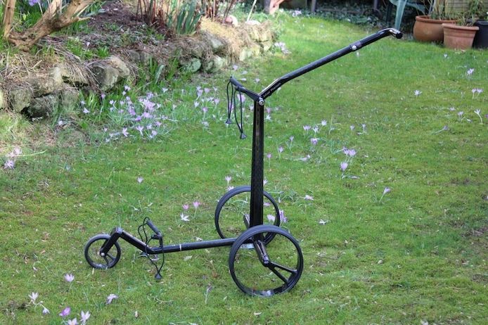 JuCad Phantom Carbon Schwarz mit Fernbedienung Golf Elektro Trolley top