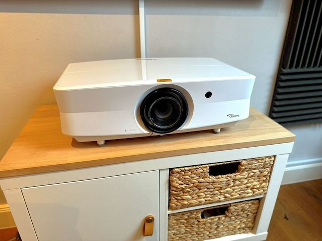 Optoma UHZ4000 Light Power Edition - 4K 3D Laser Beamer  5500 Lumen  in OVP