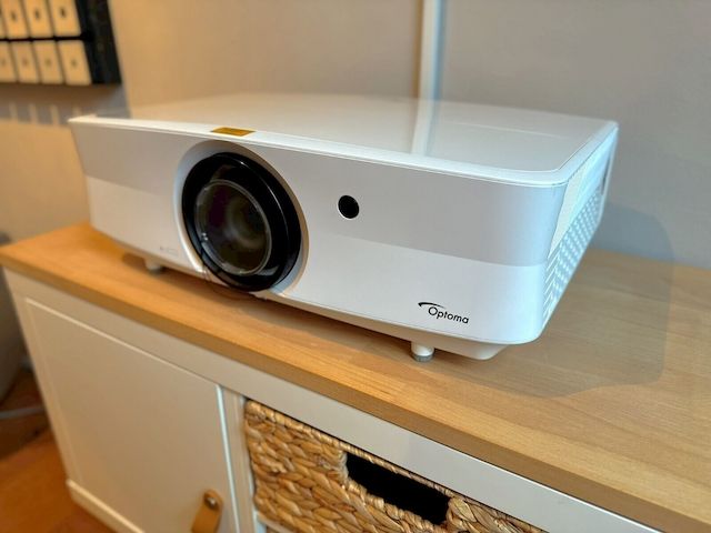 Optoma UHZ4000 Light Power Edition - 4K 3D Laser Beamer  5500 Lumen  in OVP