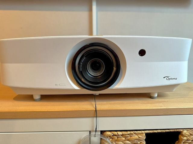 Optoma UHZ4000 Light Power Edition - 4K 3D Laser Beamer  5500 Lumen  in OVP