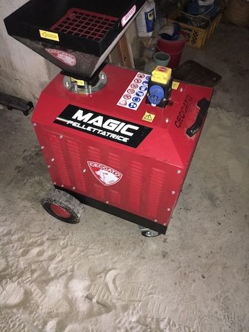 Pelletpresse Presse 6mm Magic Neuwertig erst 20 h gelaufen 220V Markenqualität