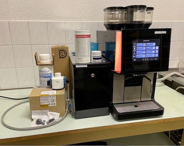 WMF 1500S Kaffeevollautomat mit Milchkühler, überholt + Pflegeset