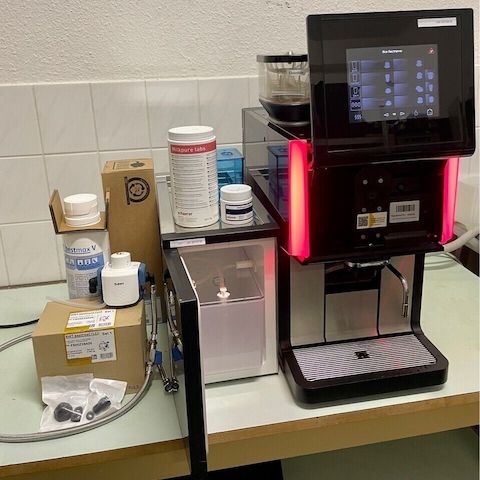 WMF 1500S Kaffeevollautomat mit Milchkühler, überholt + Pflegeset
