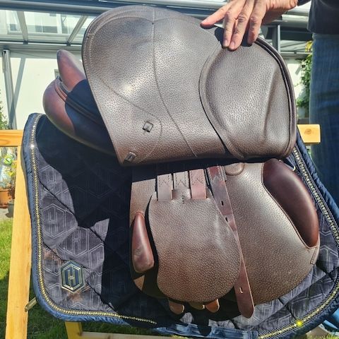 Amerigo Basso Springsattel 17,5'', dunkelbraun, BJ 11.2020