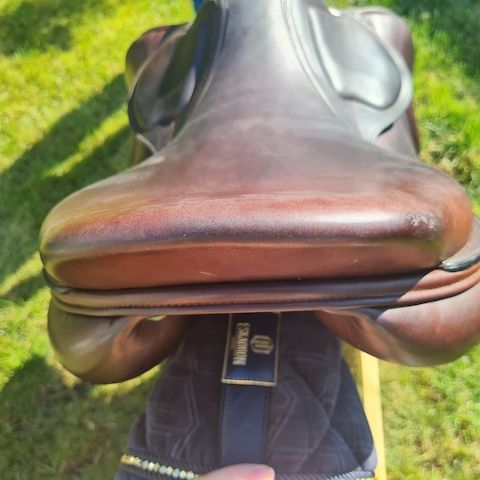 Amerigo Basso Springsattel 17,5'', dunkelbraun, BJ 11.2020