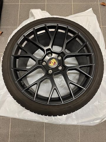 Porsche 992.1 Winterräder Spyder RS schwarz