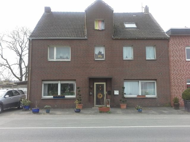 Zweifamilienhaus zu verkaufen mit 1300 q² Grundstück