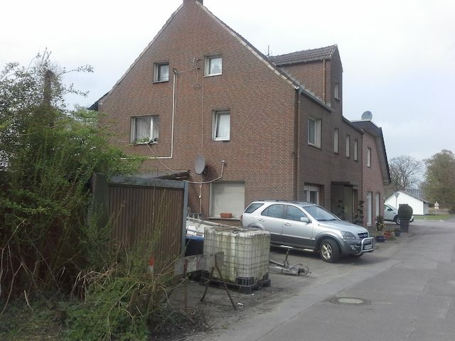 Zweifamilienhaus zu verkaufen mit 1300 q² Grundstück