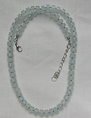 Edelsteinkette mit einen Aquamarin