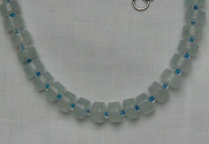 Edelsteinkette mit einen Aquamarin