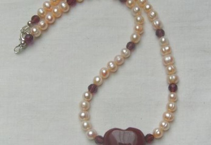 Herzkette, Achatherz mit Perlen und Kristallen