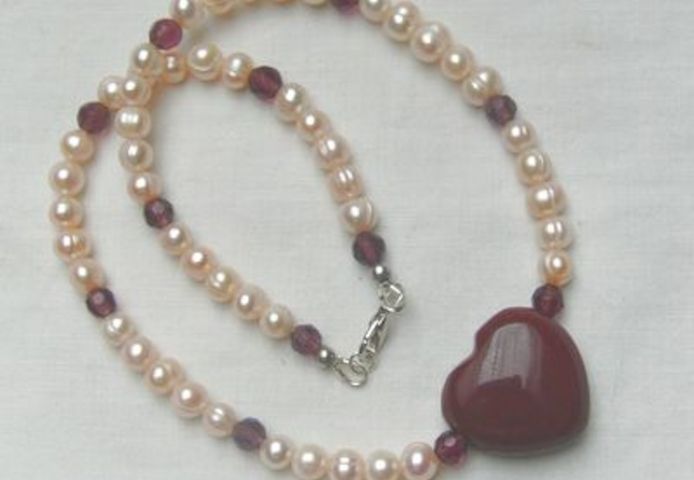 Herzkette, Achatherz mit Perlen und Kristallen