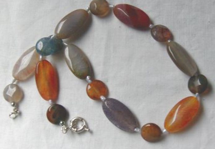 Edelsteinkette mit einen Regenbogenachat