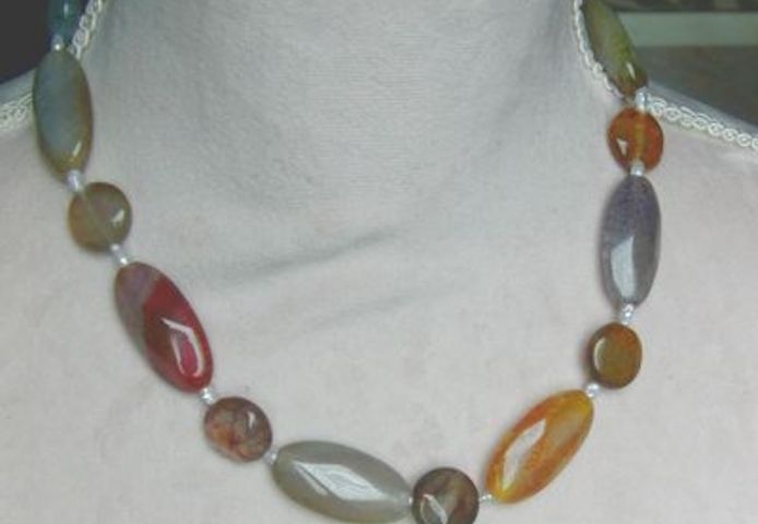 Edelsteinkette mit einen Regenbogenachat