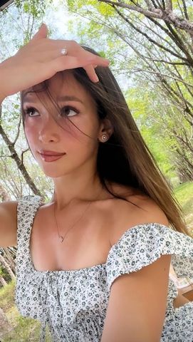 Ich bin verfügbar, meine Lieblinge.