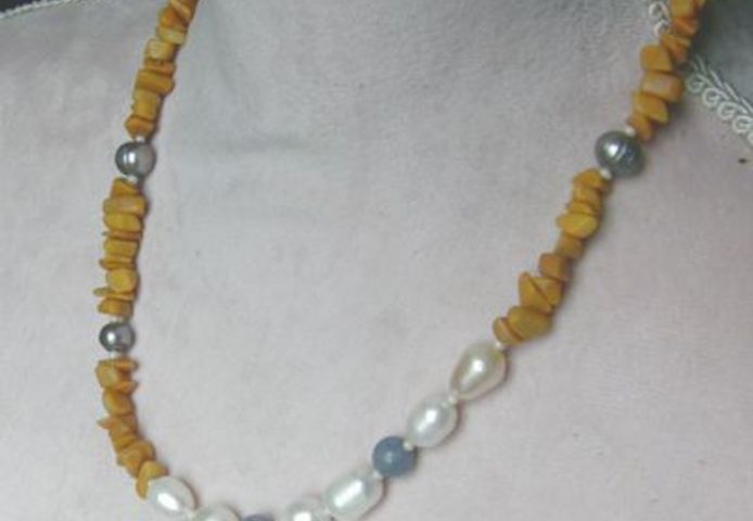 Edelsteinkette mit Perlen, den Jade und den Blauquarz