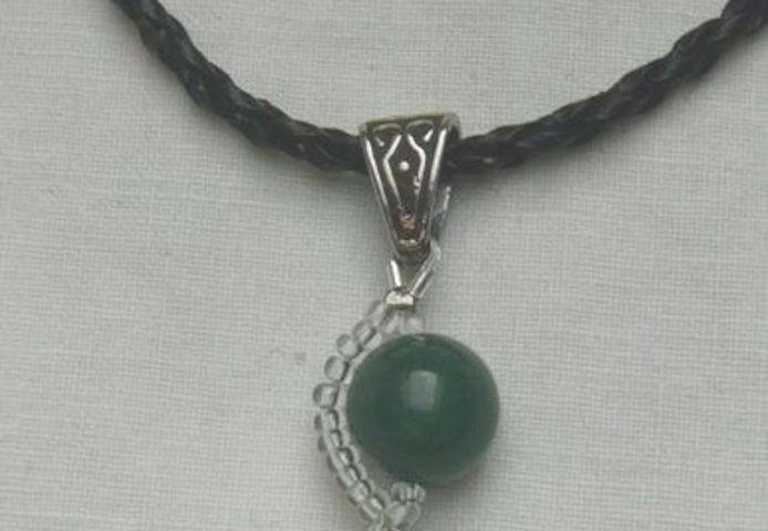 Anhänger, grüner Heliotrop mit Rocaille