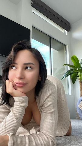 Reife Frau für erotischen Sex und Massage verfügbar