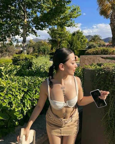 Reife Frau für erotischen Sex und Massage verfügbar