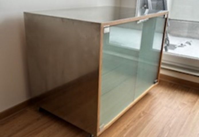 TV Rack auf Rollen Einzelstück