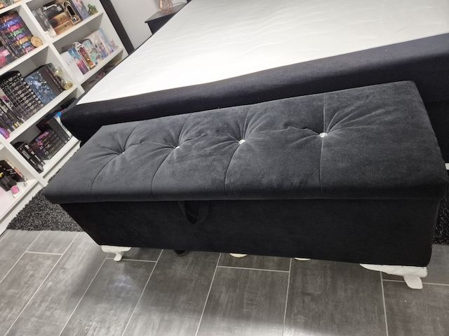 Edle Bettbank mit Stauraum von Jockenhöfer