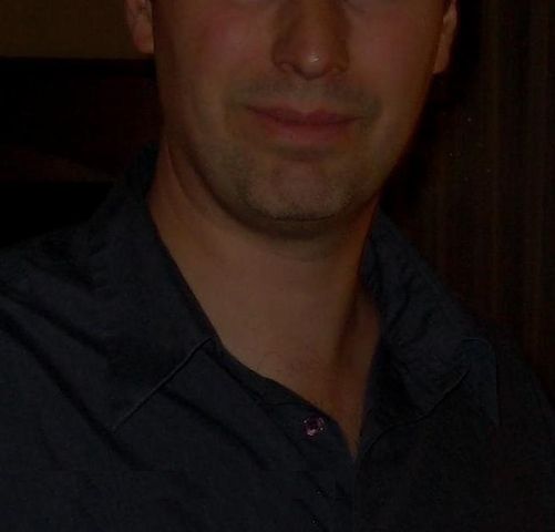 Attraktiver Mann sucht leidenschaftliche Begegnung