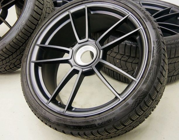 Porsche 911 992 Carrera GTS 20-21 Zoll Winterkomplettradsatz