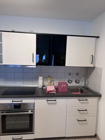 Moderne Einbauküche mit Geräten - sehr guter Zustand