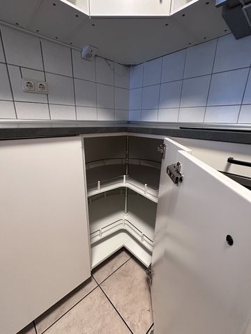 Moderne Einbauküche mit Geräten - sehr guter Zustand