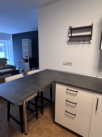 Moderne Einbauküche mit Geräten - sehr guter Zustand