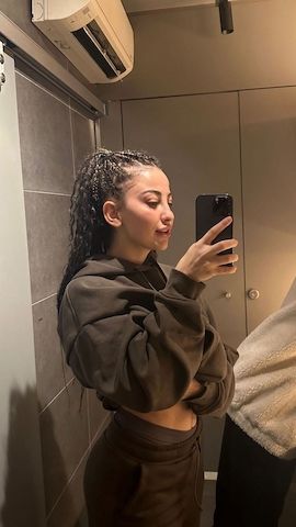 Reife Frau für erotischen Sex und Massage verfügbar